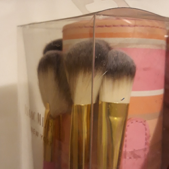 *SEALED* Isaac Mizrahi Brush Set with Case - Picture 4 of 12